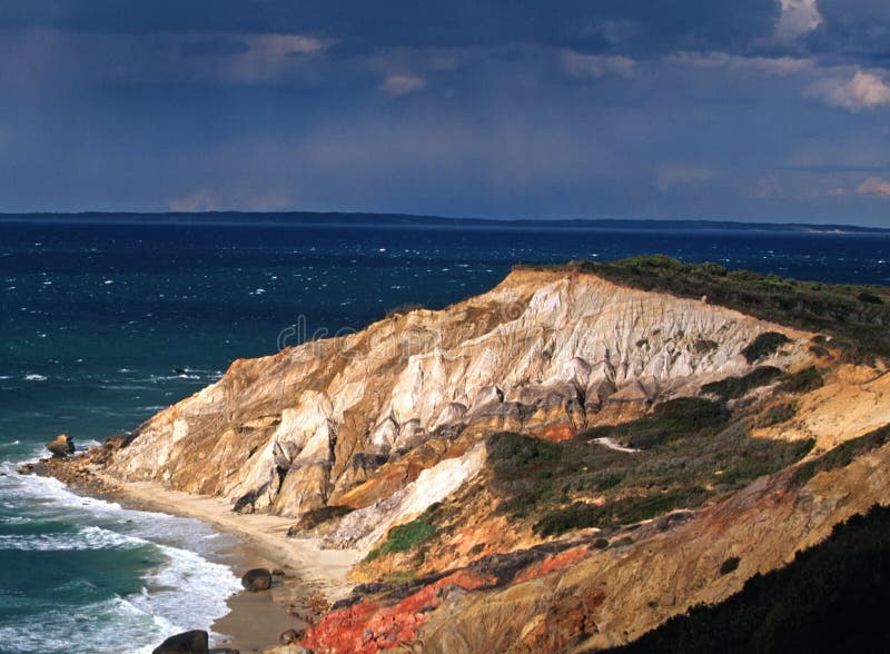 Gay Head`s colorful cliffs glow in the sun during a rain squall stock photography Gay Head`s colorful cliffs glow in the sun during a rain squall stock photography