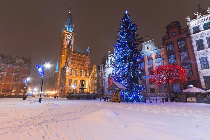 Gdansk no cenário do inverno com árvore de Natal imagem de stock royalty free Gdansk no cenário do inverno com árvore de Natal imagem de stock royalty free