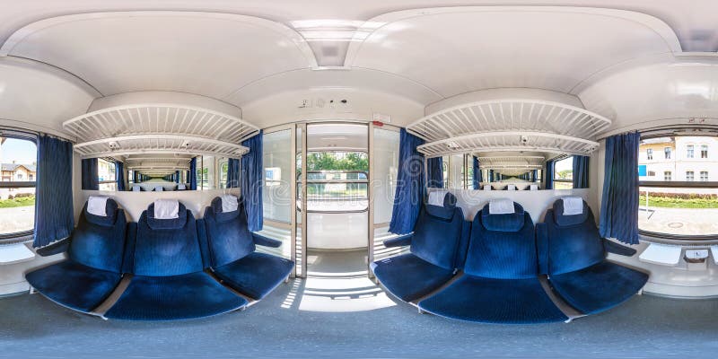 GDANSK, POLEN - AUGUST 2018: Panorama 360 Grad Winkelsicht im Innenraum des Budgetpassagier-Bahnwagens in equirectangular lizenzfreie stockfotografie GDANSK, POLEN - AUGUST 2018: Panorama 360 Grad Winkelsicht im Innenraum des Budgetpassagier-Bahnwagens in equirectangular lizenzfreie stockfotografie