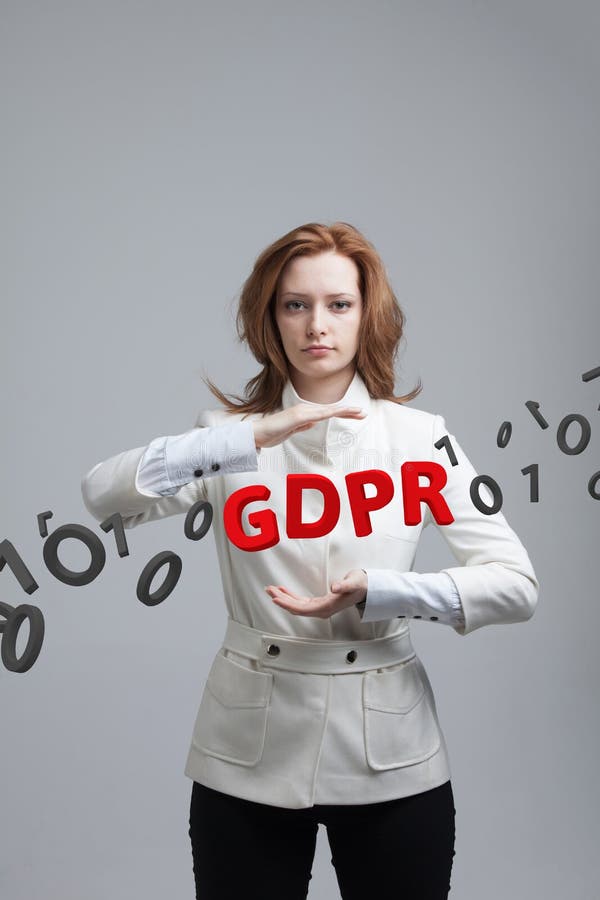 GDPR, изображение концепции Общая регулировка защиты данных, защита личных данных Молодая женщина работая с стоковые фото GDPR, изображение концепции Общая регулировка защиты данных, защита личных данных Молодая женщина работая с стоковые фото