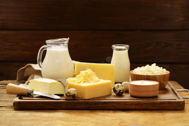 Geassorteerde zuivelproductenmelk, yoghurt, kwark, zure room royalty-vrije stock afbeelding Geassorteerde zuivelproductenmelk, yoghurt, kwark, zure room royalty-vrije stock afbeelding