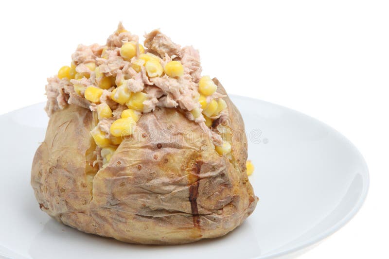 Gebackene Kartoffel mit Thunfisch und Zuckermais stockfotos Gebackene Kartoffel mit Thunfisch und Zuckermais stockfotos