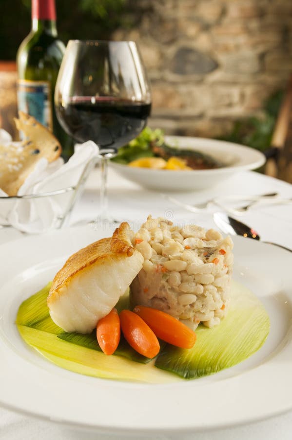 Gebackenes Fischmeeresfrüchteabendessen. lizenzfreie stockbilder Gebackenes Fischmeeresfrüchteabendessen. lizenzfreie stockbilder