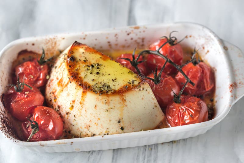 Gebakken ricotta met kersentomaten royalty-vrije stock afbeelding