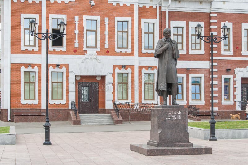Gebied (Monument) Gogol De Republiek van Mari El, Yoshkar-Ola, Rusland 05/21/2016 stock foto's Gebied (Monument) Gogol De Republiek van Mari El, Yoshkar-Ola, Rusland 05/21/2016 stock foto's