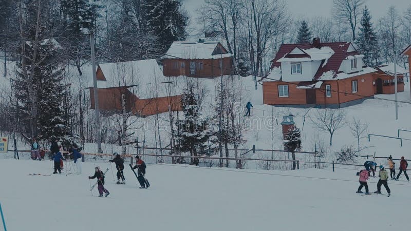 Gebirgsskiort - Natur und Sporthintergrund