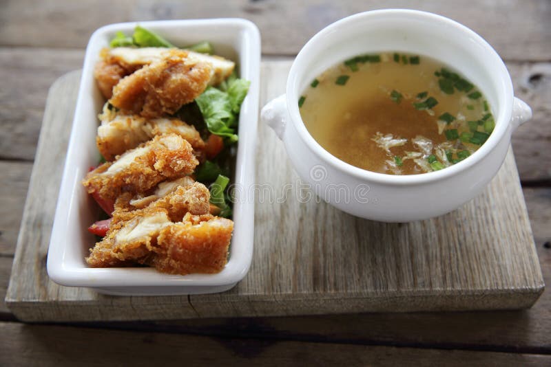 Gebraden kip met soep royalty-vrije stock foto