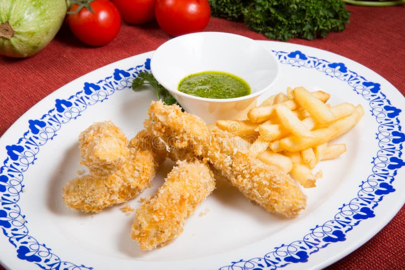 Gebraden varkensvleesvlees met frieten royalty-vrije stock afbeelding