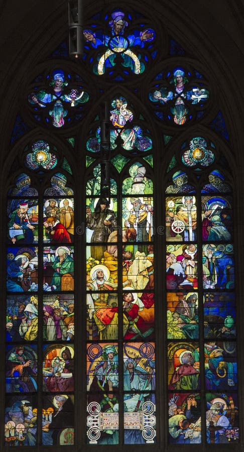 Gebrandschilderd glasvenster, St Vitus Cathedral, Praag, Tsjechische Republiek stock afbeeldingen Gebrandschilderd glasvenster, St Vitus Cathedral, Praag, Tsjechische Republiek stock afbeeldingen
