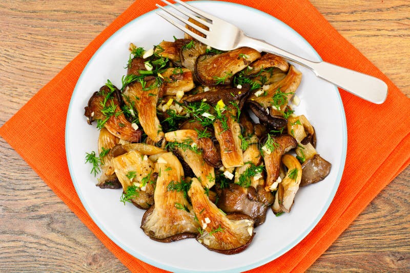 Gebratene Austerenpilze stockbild. Bild von fleisch, farben - 69186307 Gebratene Austerenpilze stockbild. Bild von fleisch, farben - 69186307