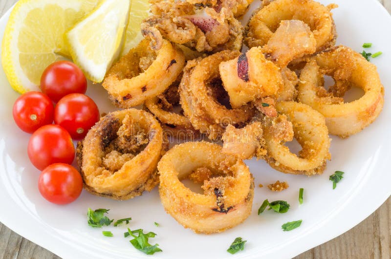 Gebratene Kalmarringe stockfotos