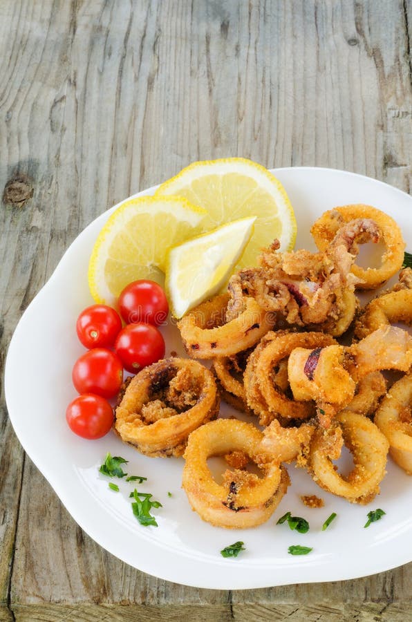Gebratene Kalmarringe stockfotos