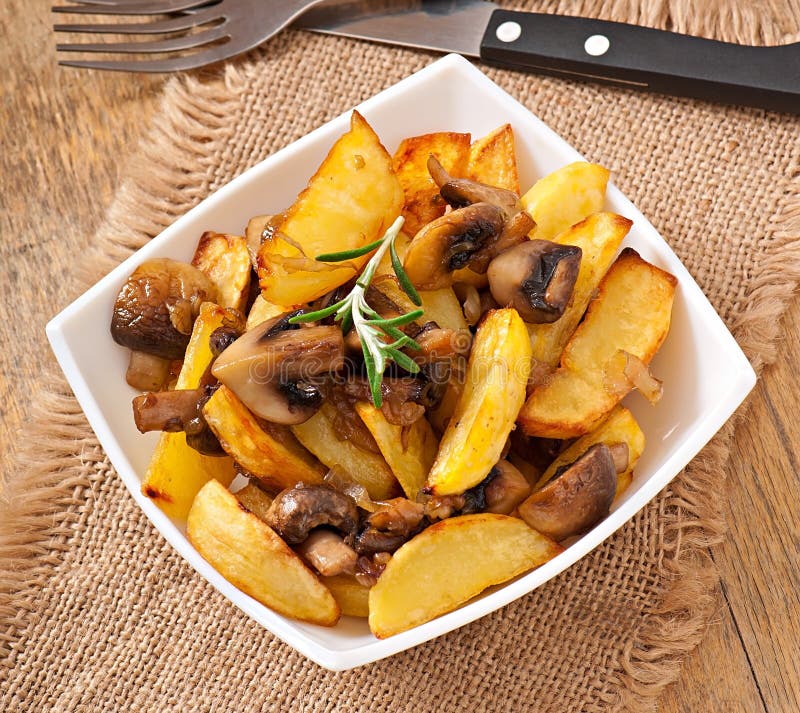 Gebratene Kartoffeln Mit Pilzen Stockfoto - Bild von teller, pilz: 34169978