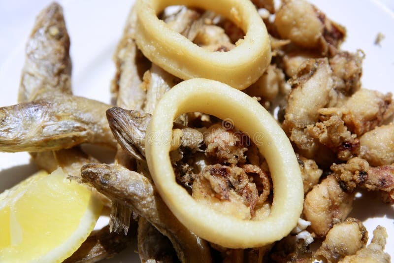 Frittiertes Meeresfrüchte-Platte stockfotos