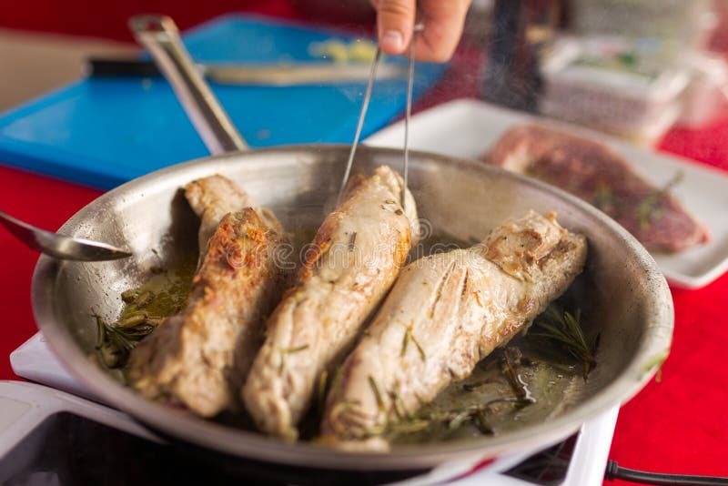 Gebratene Scheiben der Schweinefleischverkleidung lizenzfreies stockfoto Gebratene Scheiben der Schweinefleischverkleidung lizenzfreies stockfoto