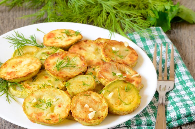 Gebratene Zucchini Mit Dill Stockbild Bild von garten, diät 34581579