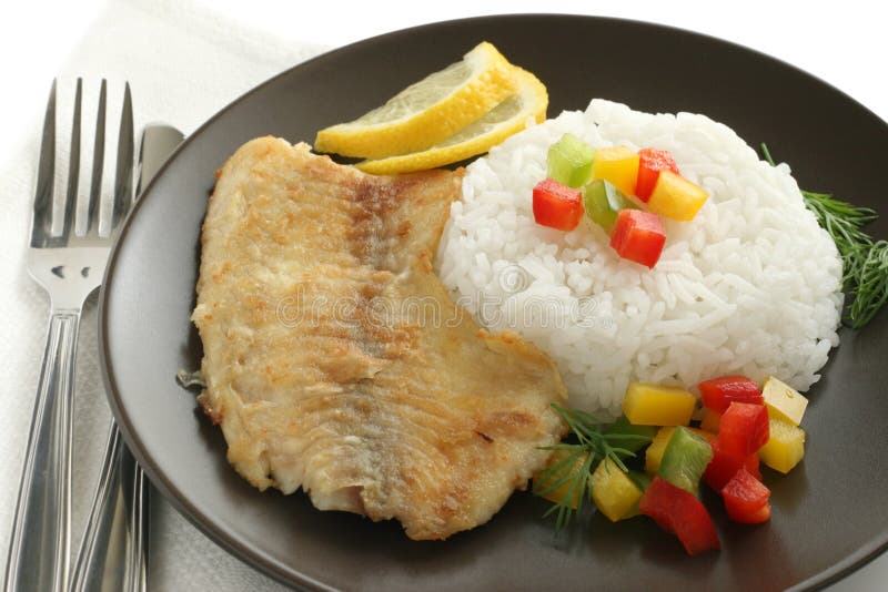 Fried Tilapia-Fische Brieten Lokalisiert Auf Weißem Hintergrund ...