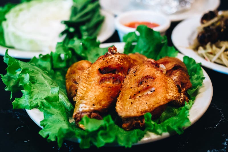 Gebratenes Flügel Huhn köstliches Thaifood lizenzfreie stockfotografie Gebratenes Flügel Huhn köstliches Thaifood lizenzfreie stockfotografie