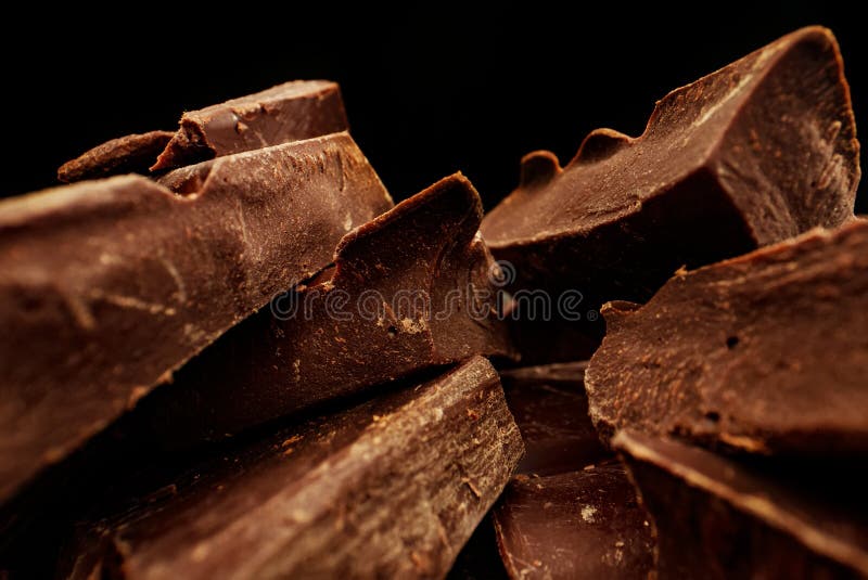 Gebroken balken voor donkere chocolade. royalty-vrije stock foto