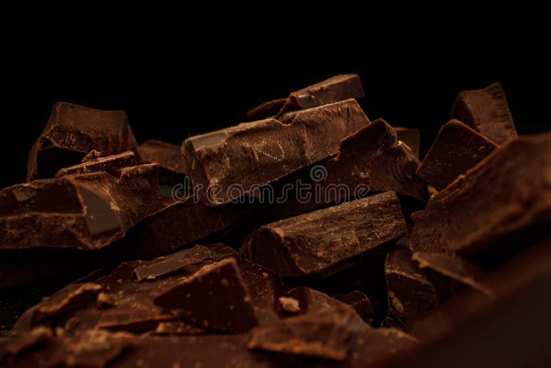 Gebroken balken voor donkere chocolade. royalty-vrije stock foto's