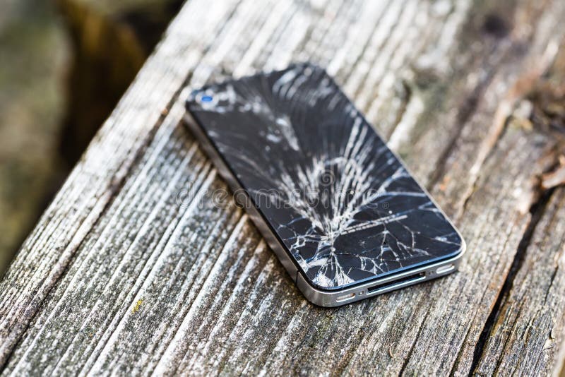 Gebroken glas van slimme telefoon stock afbeelding Gebroken glas van slimme telefoon stock afbeelding