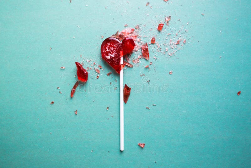 Gebroken hartlolly stock foto's Gebroken hartlolly stock foto's