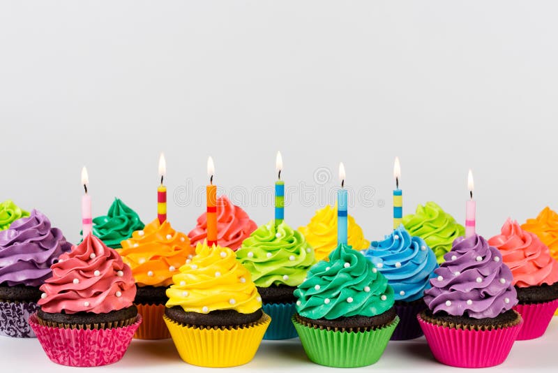 Geburtstagskleine kuchen lizenzfreies stockfoto Geburtstagskleine kuchen lizenzfreies stockfoto