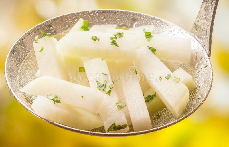 Gedämpfter Oder Gekochter Kohlrabi Mit Kräutern Stockbild - Bild von ... Gedämpfter Oder Gekochter Kohlrabi Mit Kräutern Stockbild - Bild von ...