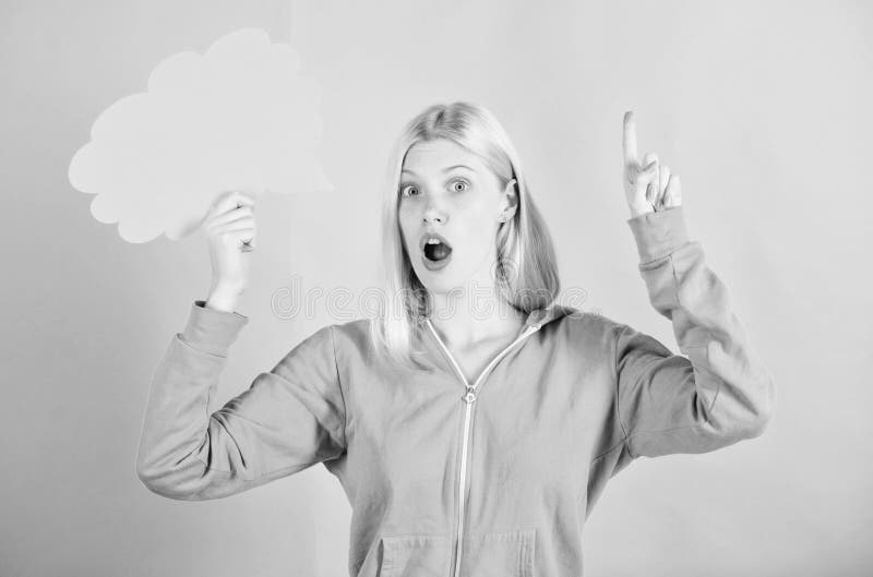 Gedanke der angespornten entz?ckenden Frau Ideen und Gedanken kopieren Raum Idee und Inspiration Was auf ihrem Verstand ist think lizenzfreie stockbilder Gedanke der angespornten entz?ckenden Frau Ideen und Gedanken kopieren Raum Idee und Inspiration Was auf ihrem Verstand ist think lizenzfreie stockbilder