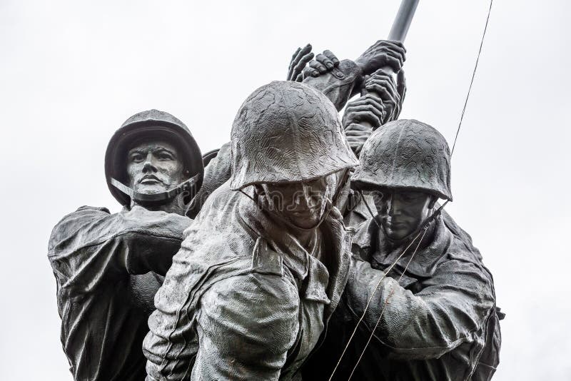 Gedenkstätte des amerikanischen Marine Corp War zur Darstellung der Flaggenpflanzung auf Iwo Jima im Zweiten Weltkrieg in Arlingt