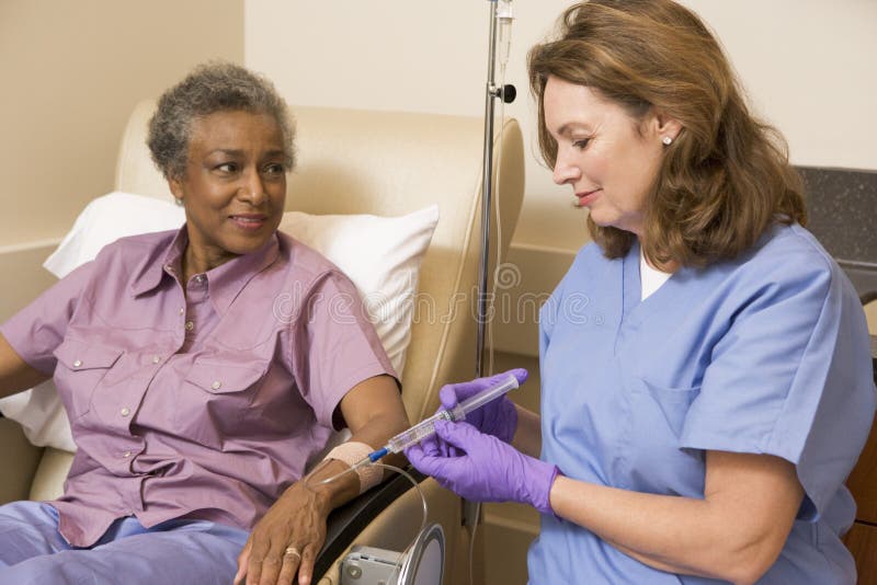 Geduldige Ondergaande Chemotherapie Traetment royalty-vrije stock afbeeldingen Geduldige Ondergaande Chemotherapie Traetment royalty-vrije stock afbeeldingen
