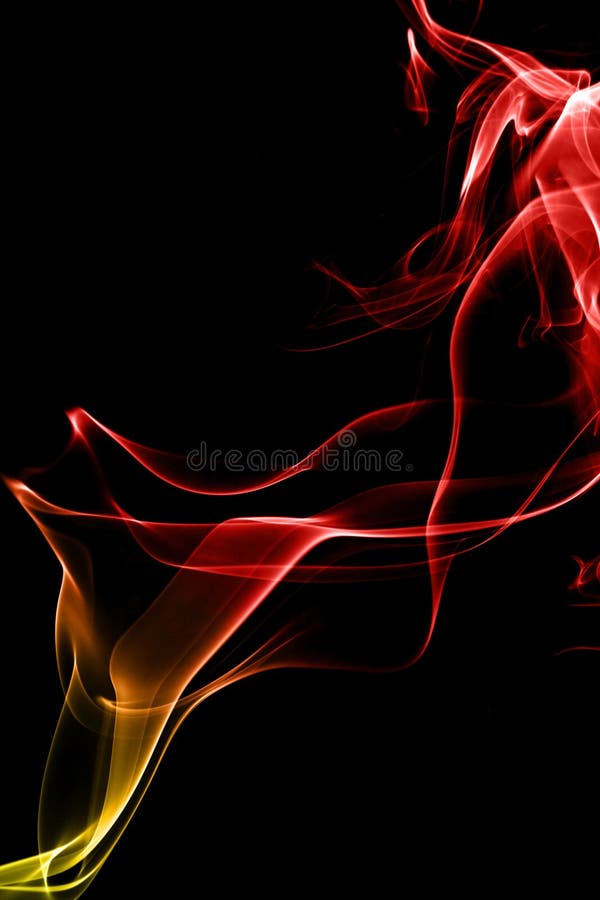 Geel-rode rook op zwart stock fotografie