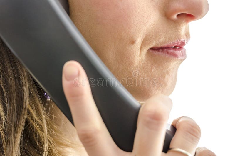 Geerntete Ansicht des weiblichen Kundenkontaktcenterangestellten stockfoto