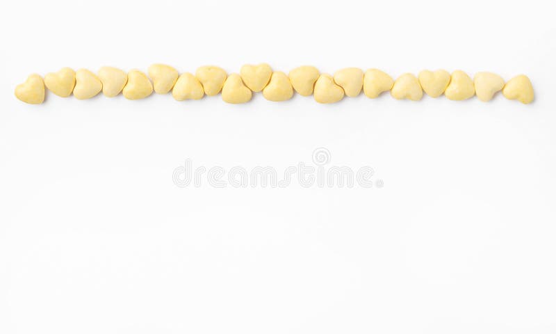 Geformte Pillen des gelben Herzens lizenzfreies stockfoto Geformte Pillen des gelben Herzens lizenzfreies stockfoto
