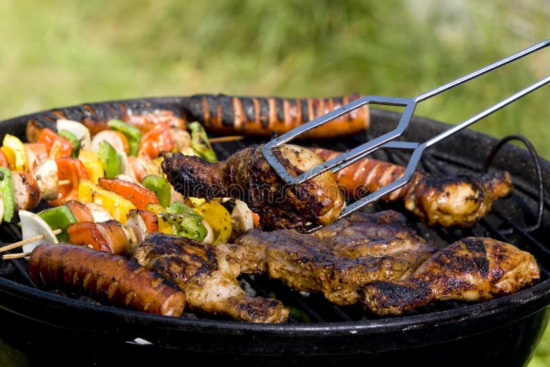 Gegrillte Hühnerbeine lizenzfreies stockfoto Gegrillte Hühnerbeine lizenzfreies stockfoto