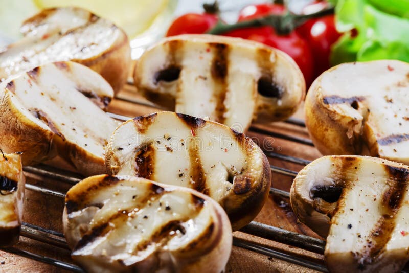 Gegrillte Pilze lizenzfreie stockbilder Gegrillte Pilze lizenzfreie stockbilder