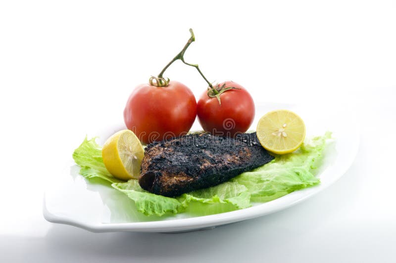 Gegrillter Tilapia Mit Salat Stockbild - Bild von küche, gesundheit ...