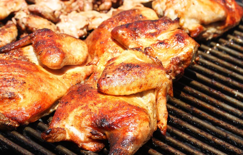 Gegrilltes Huhn Auf Einem Grill Stockbild - Bild von hiebe, platte ...