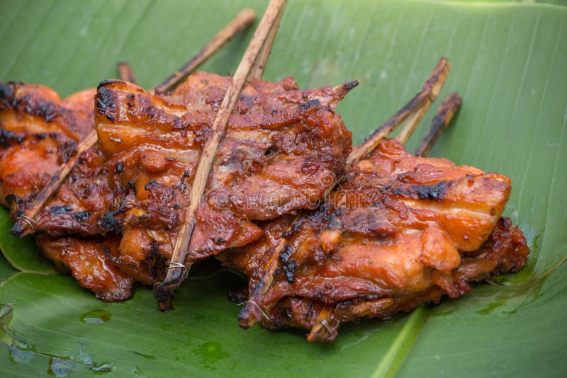 Gegrilltes Huhn Mit Den Knochen Stockbild - Bild von mahlzeit ...