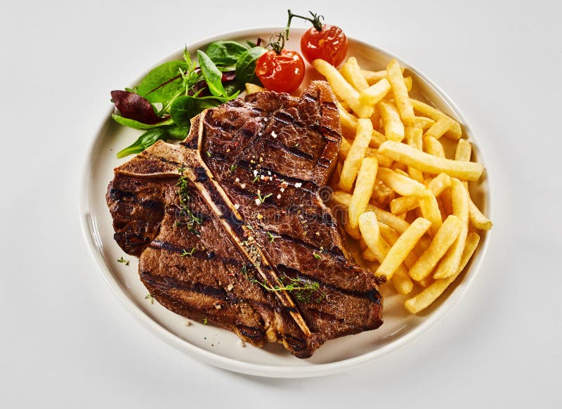 Gegrilltes T-Bone-Steak Mit Pommes-Frites Stockfoto - Bild von mageres ...