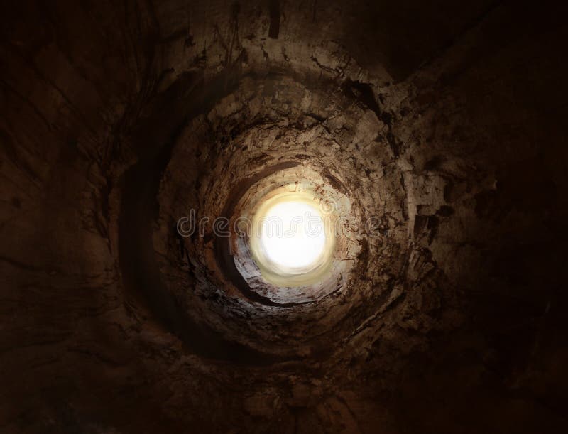 Geheimzinnige tunnel aan het licht stock foto Geheimzinnige tunnel aan het licht stock foto