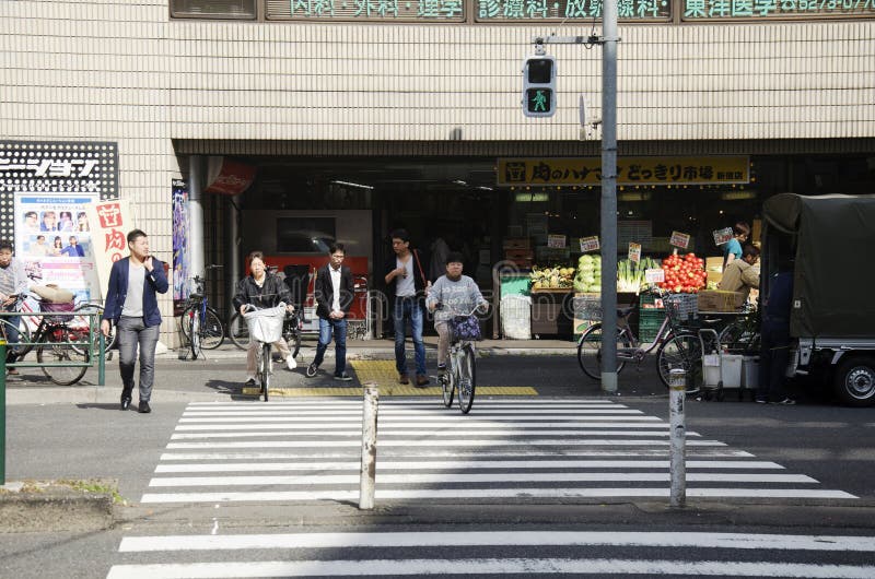 Gehendes traffi Zebrastreifen des japanischen Volks und der Ausländerreisenden lizenzfreies stockfoto Gehendes traffi Zebrastreifen des japanischen Volks und der Ausländerreisenden lizenzfreies stockfoto