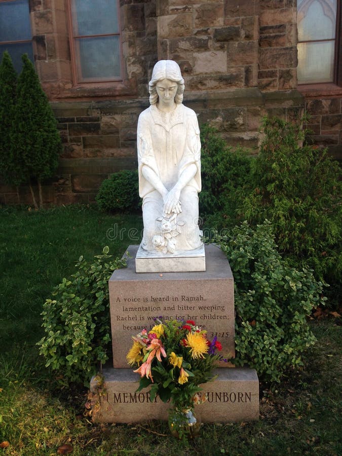 Ter Nagedachtenis aan het Standbeeld van het Ongeboren Kind voor een Kerk royalty-vrije stock fotografie