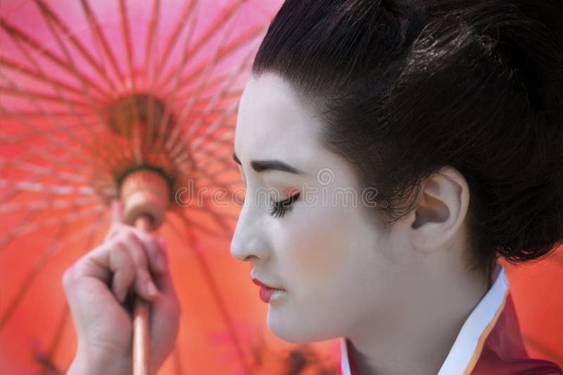 Geisha avec le parapluie rouge