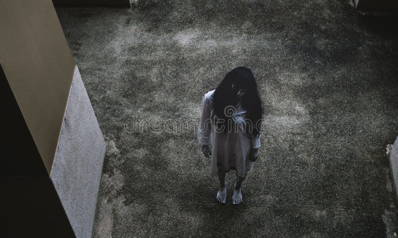 Geist-Frauen-Grausigkeitsszene Todesfilm lizenzfreie stockfotografie Geist-Frauen-Grausigkeitsszene Todesfilm lizenzfreie stockfotografie