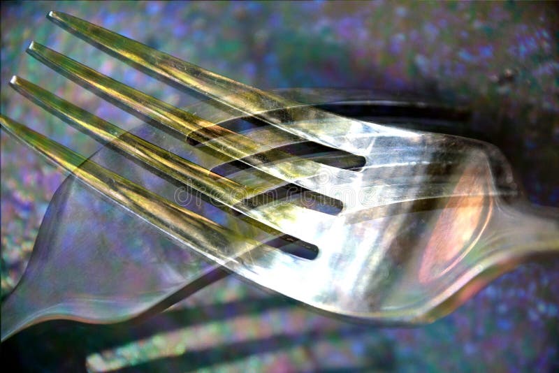 Geisterbild der Tabellengabel stellte gegen strukturierten Hintergrund ein stockbild Geisterbild der Tabellengabel stellte gegen strukturierten Hintergrund ein stockbild