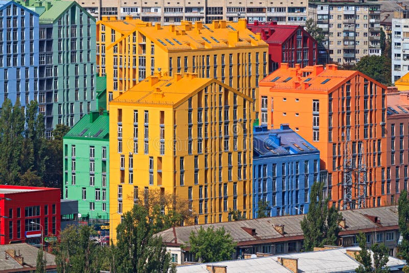 Gekleurde gebouwen in Kiev Comfortstad Kyiv de Oekraïne