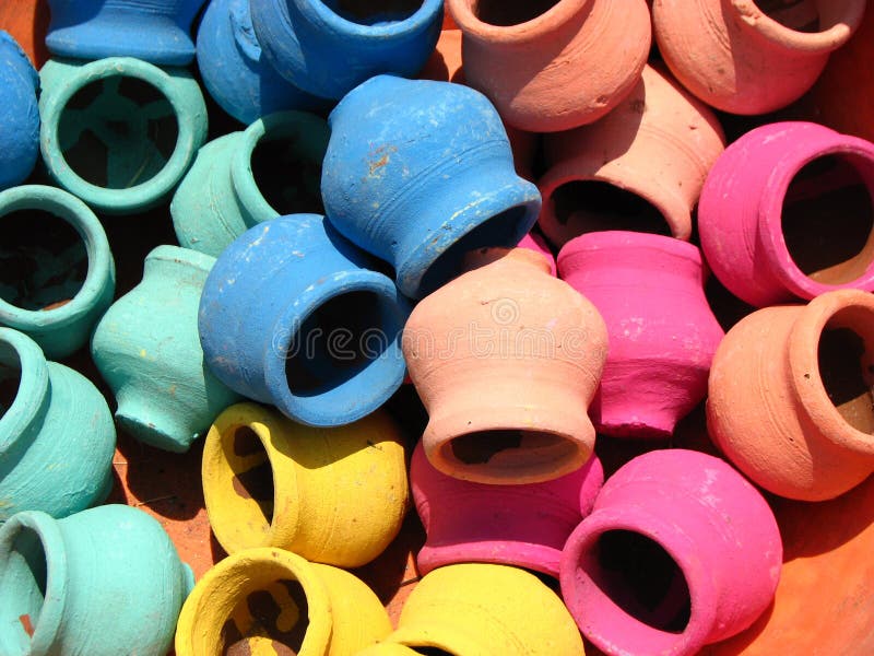 Symposium Narabar Gedeeltelijk Gekleurde Potten stock foto. Image of mooi, blauw, indië - 3665040