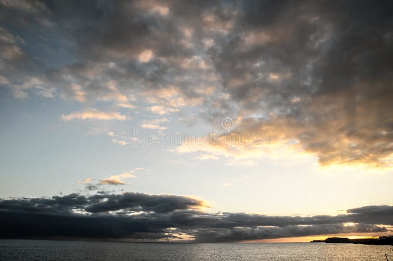 Kleurrijke Wolken bij Zonsondergang royalty-vrije stock foto