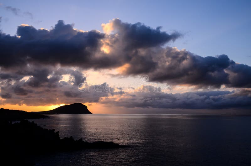 Kleurrijke Wolken bij Zonsondergang royalty-vrije stock afbeelding